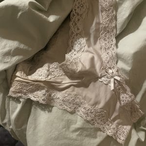 생리혈 묻은 레이스 티팬티